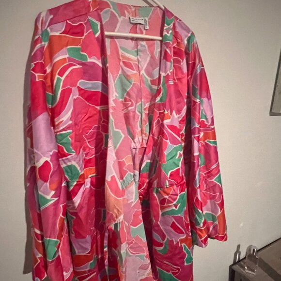 ASOS DESIGN Maternity satin wrap beach kimono with bold abstract print in pink - Picture 8 of 14
